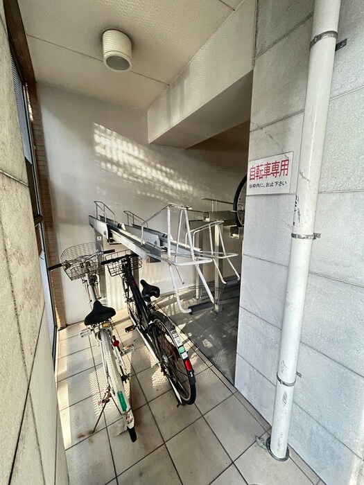 物件外観写真3　(駐輪場)