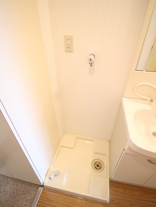 物件内観写真13　(洗濯機置場)