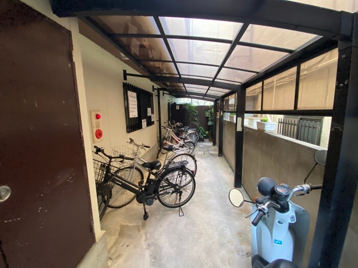 物件外観写真4　(駐輪場)