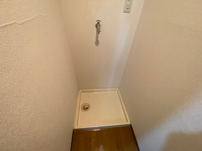 物件内観写真14　(洗濯機置場)