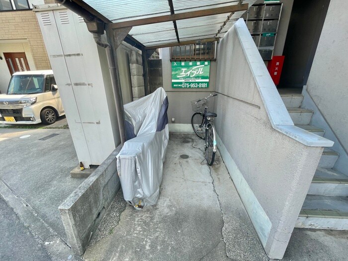 物件外観写真4　(駐輪場)