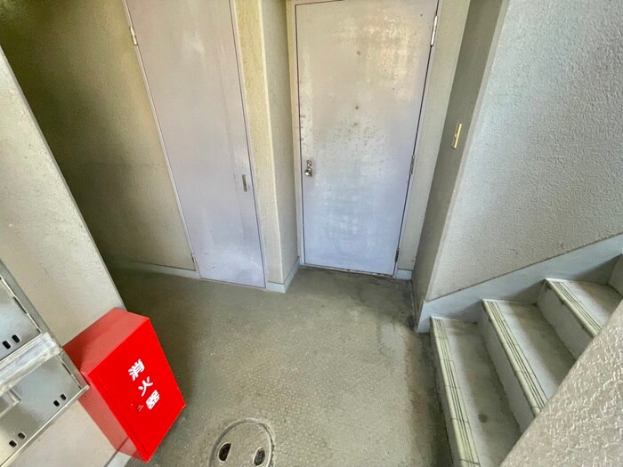 物件外観写真6　(エントランス部分)