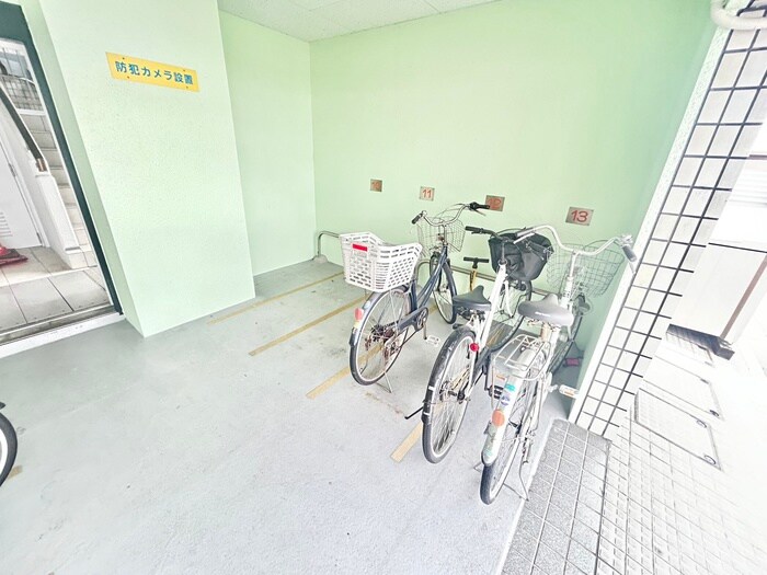 物件外観写真5　(駐輪場)