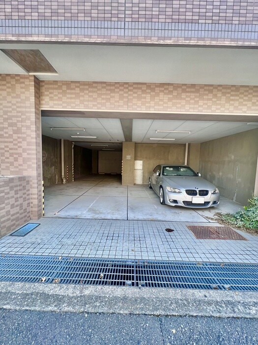 物件外観写真6　(駐車場)