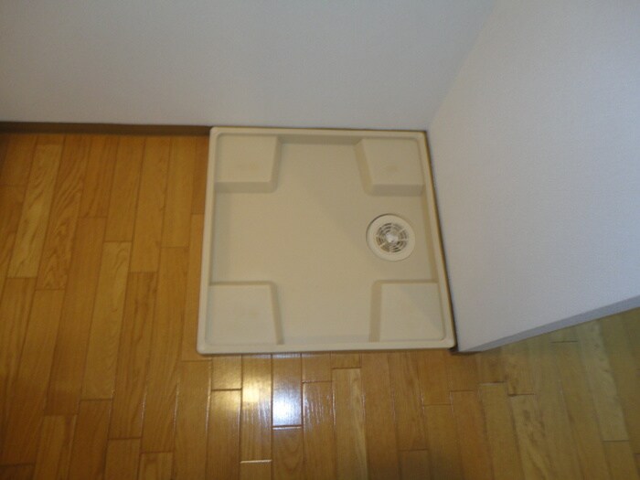 物件内観写真11　(洗濯機置場)