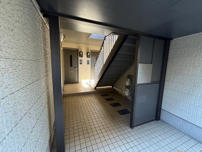 物件外観写真4　(エントランス部分)