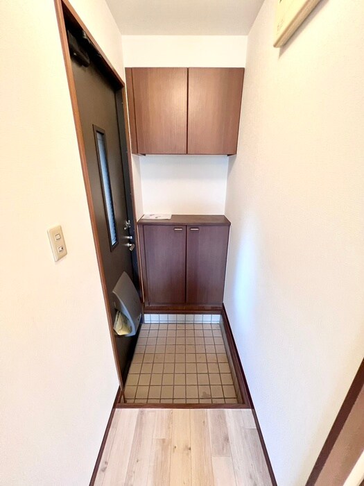 物件内観写真16　(玄関)