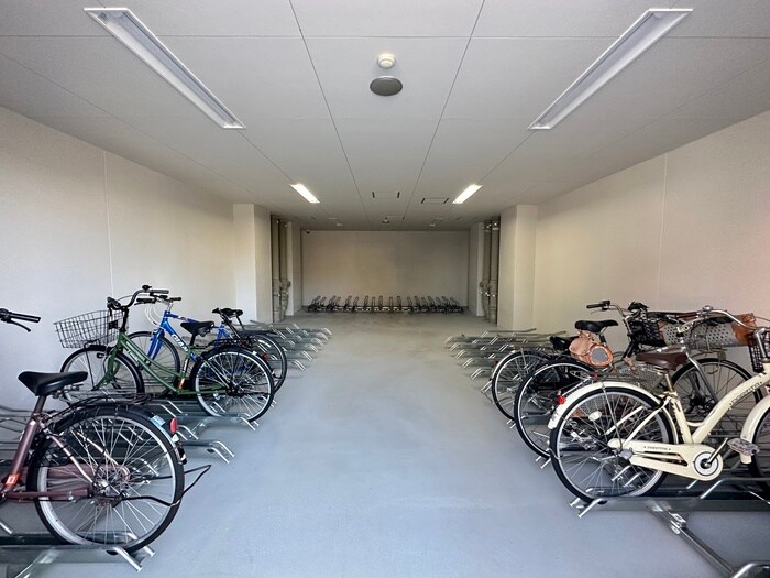 物件外観写真4　(駐輪場)