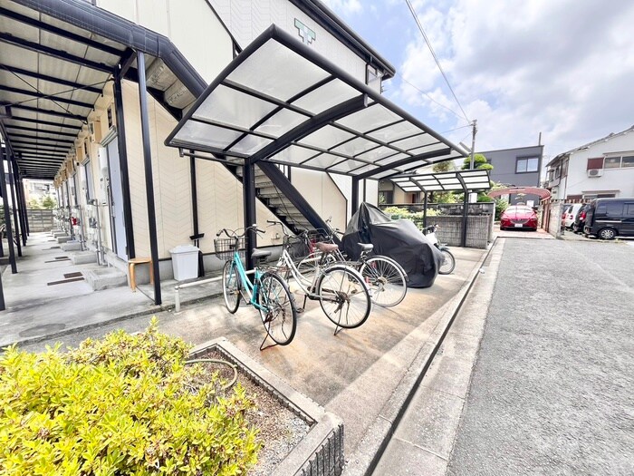 物件外観写真2　(駐輪場)
