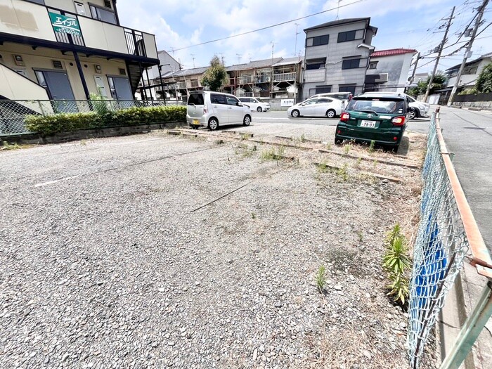物件外観写真4　(駐車場)