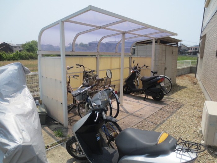 物件外観写真5　(駐輪場)