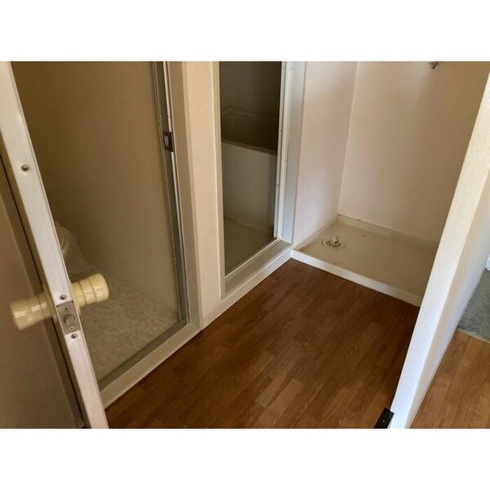 物件内観写真11　(洗濯機置場)