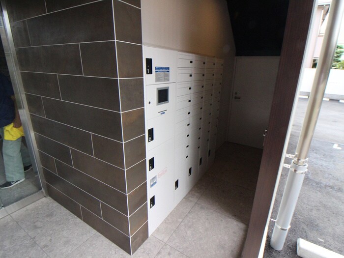 物件外観写真5　(エントランス部分)