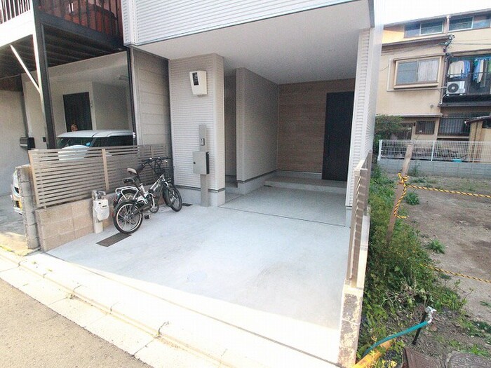 物件外観写真4　(駐車場)