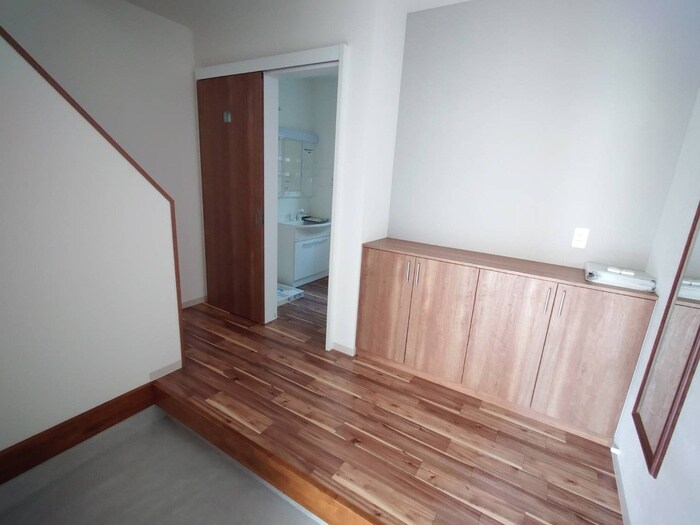 物件内観写真16　(玄関)