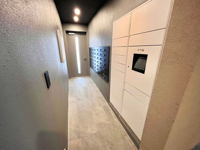 物件外観写真4　(エントランス部分)