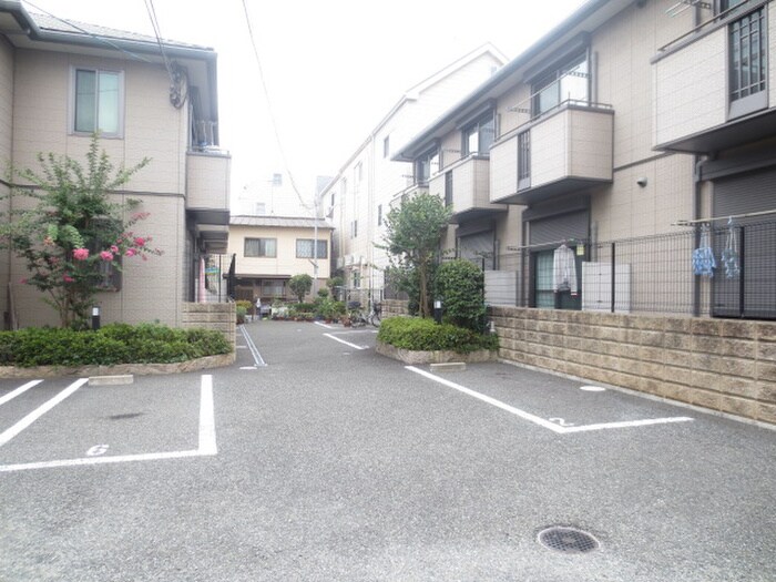 物件外観写真3　(駐車場)