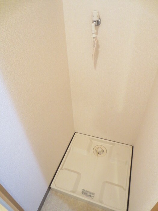 物件内観写真15　(洗濯機置場)