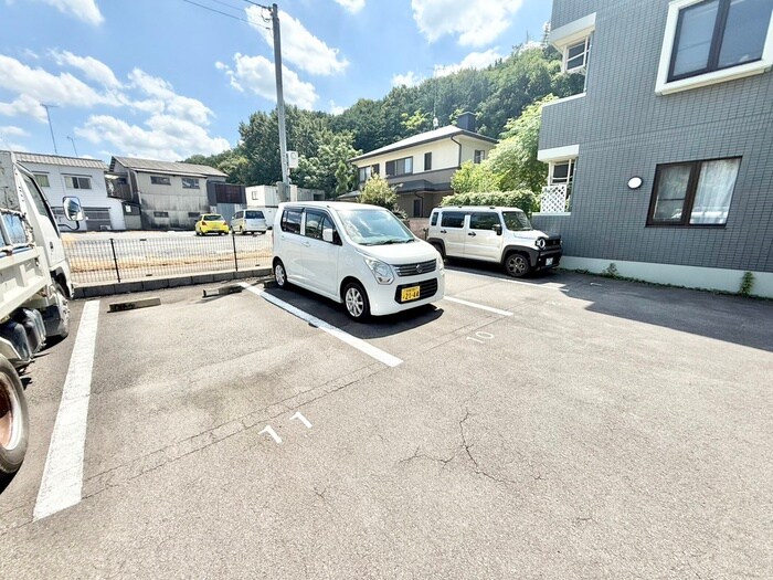 物件外観写真3　(駐車場)