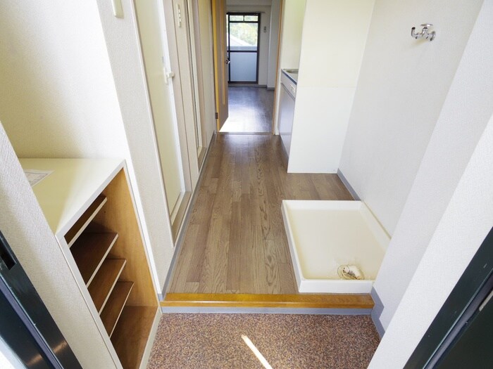 物件内観写真16　(玄関)