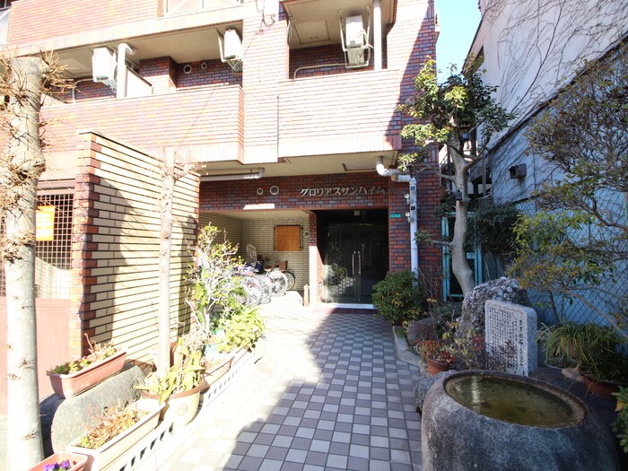 物件外観写真3　(エントランス部分)