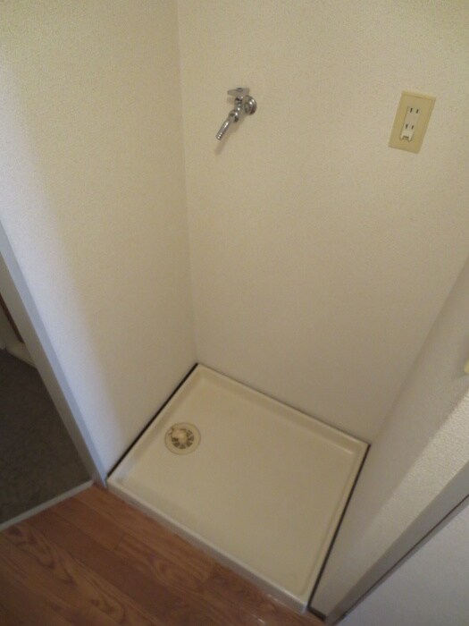 物件内観写真13　(洗濯機置場)