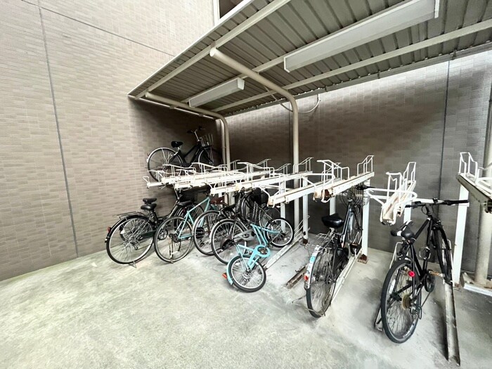 物件外観写真3　(駐輪場)