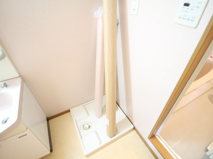 物件内観写真14　(洗濯機置場)