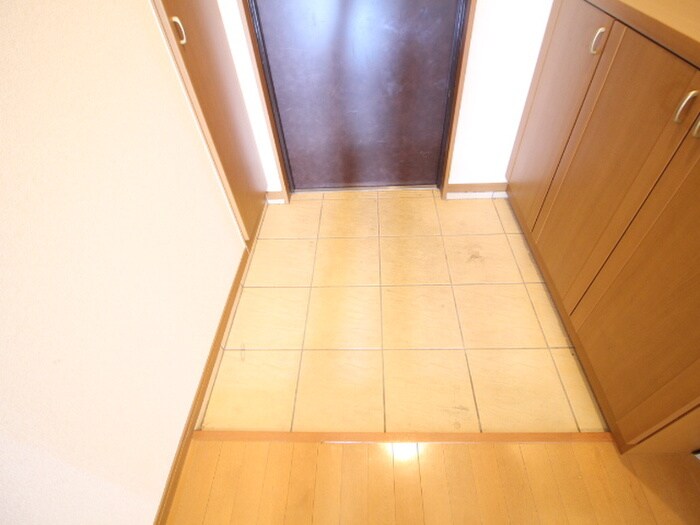 物件内観写真18　(玄関)