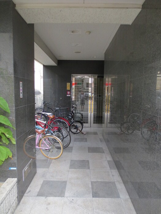 物件外観写真3　(エントランス部分)