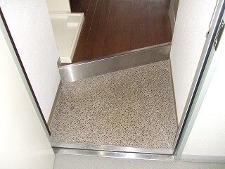 物件内観写真12　(玄関)