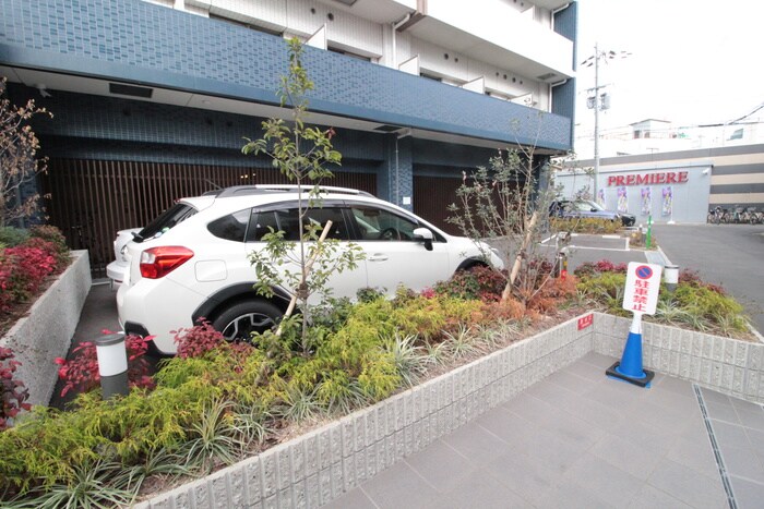 物件外観写真5　(駐車場)