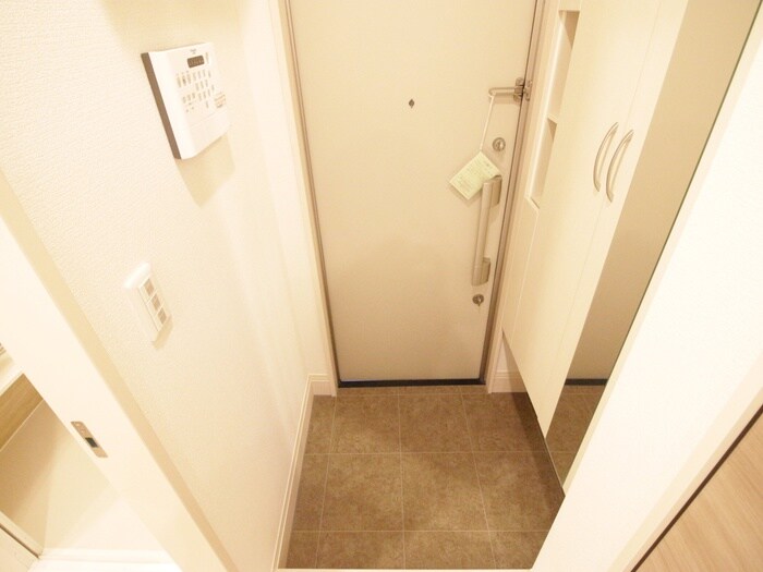 物件内観写真8　(玄関)