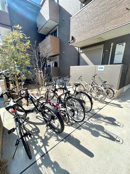 物件外観写真6　(駐輪場)