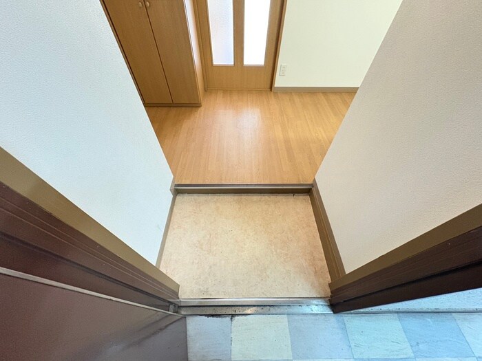 物件内観写真8　(玄関)