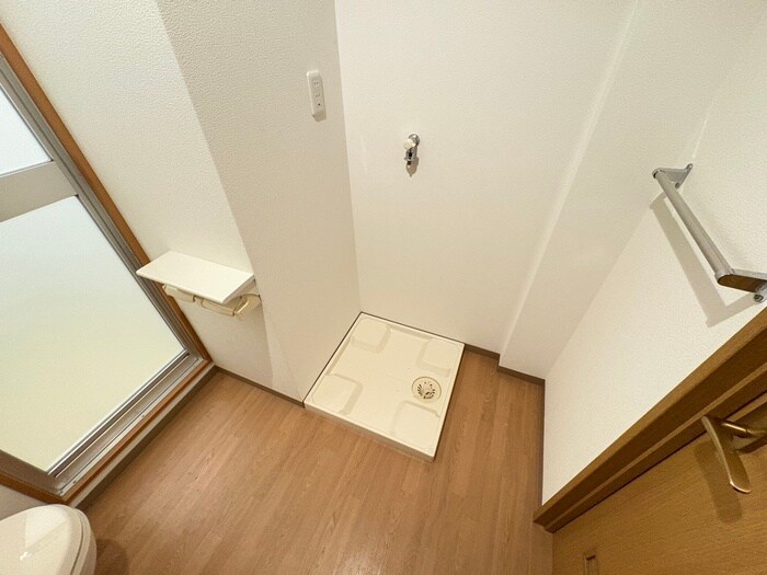 物件内観写真14　(洗濯機置場)