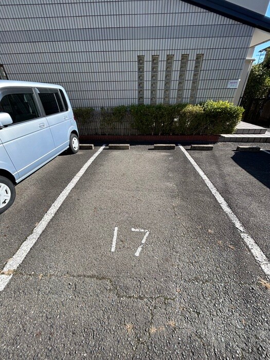 物件外観写真5　(駐車場)