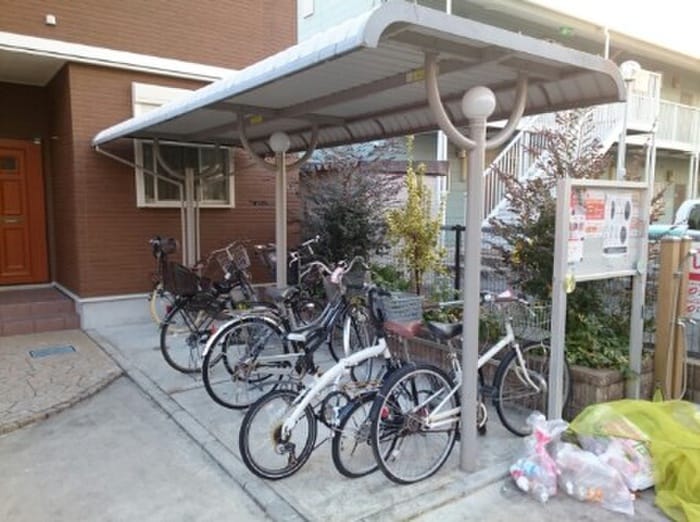物件外観写真2　(駐輪場)