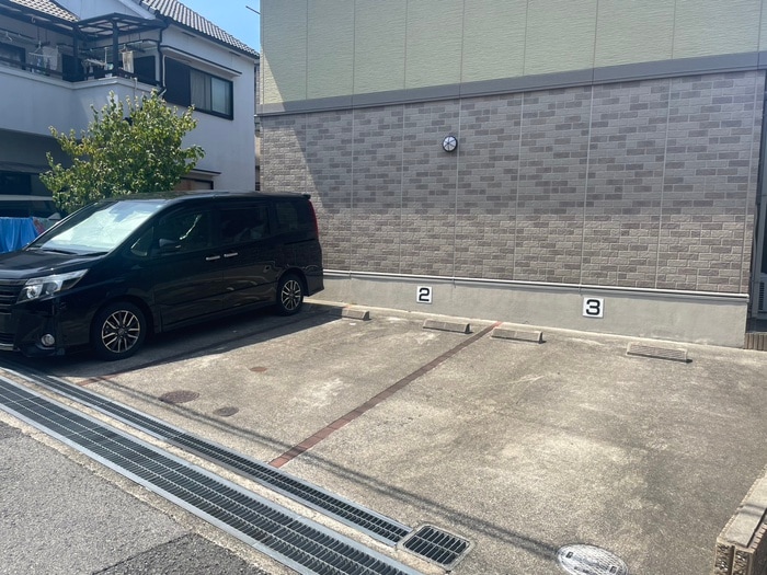 物件外観写真4　(駐車場)