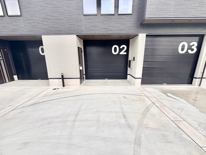 物件外観写真3　(駐車場)