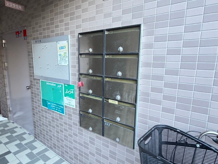 物件外観写真4　(エントランス部分)