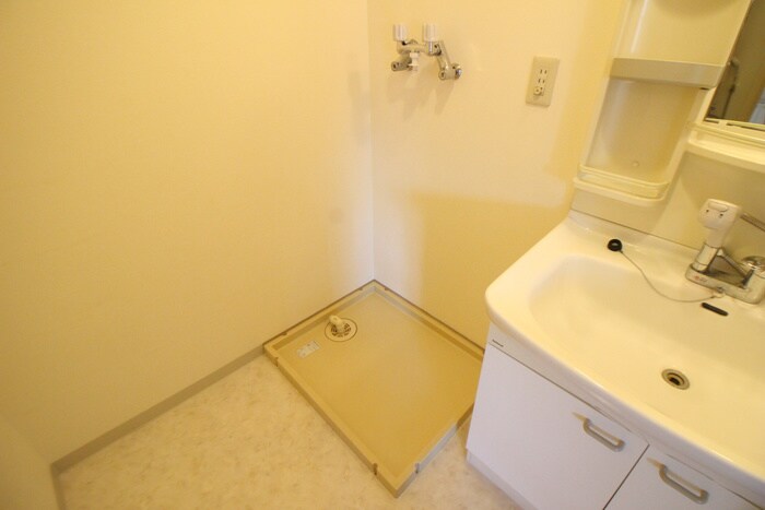 物件内観写真14　(洗濯機置場)