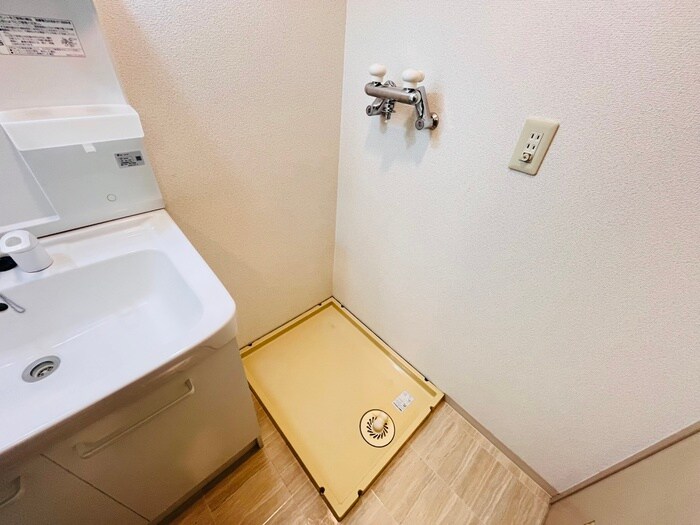 物件内観写真16　(洗濯機置場)