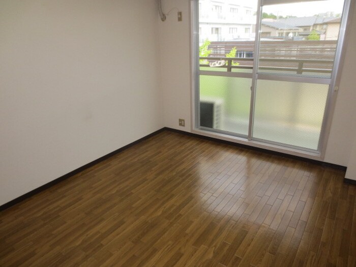 物件内観写真8　(室内からの展望)