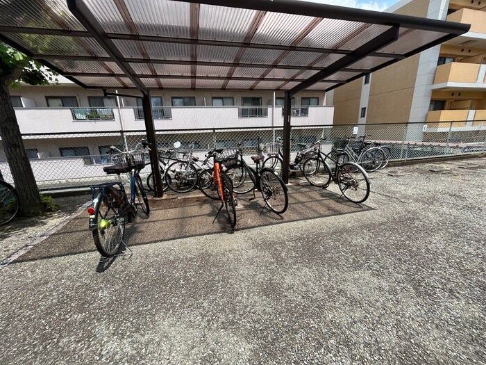 物件外観写真5　(駐輪場)