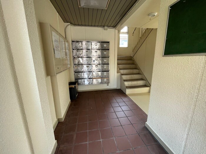 物件外観写真6　(エントランス部分)