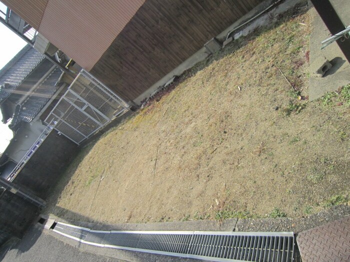 物件外観写真5　(駐車場)