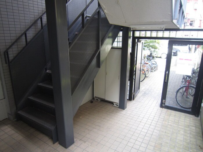 物件外観写真5　(エントランス部分)