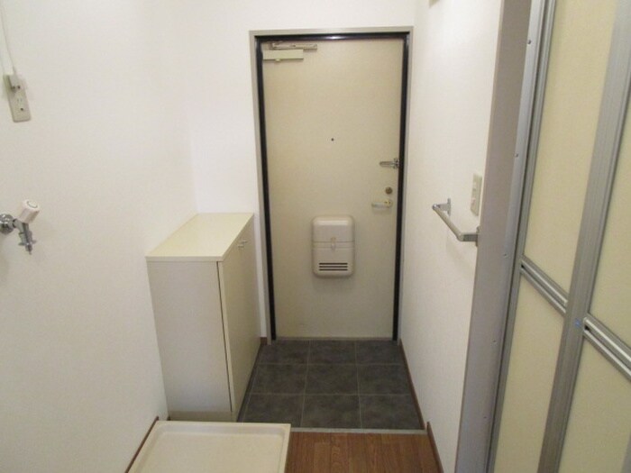 物件内観写真16　(玄関)
