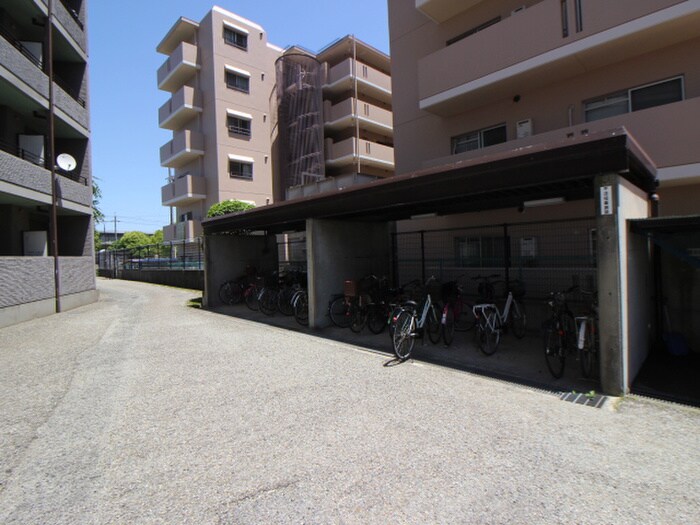 物件外観写真5　(駐輪場)